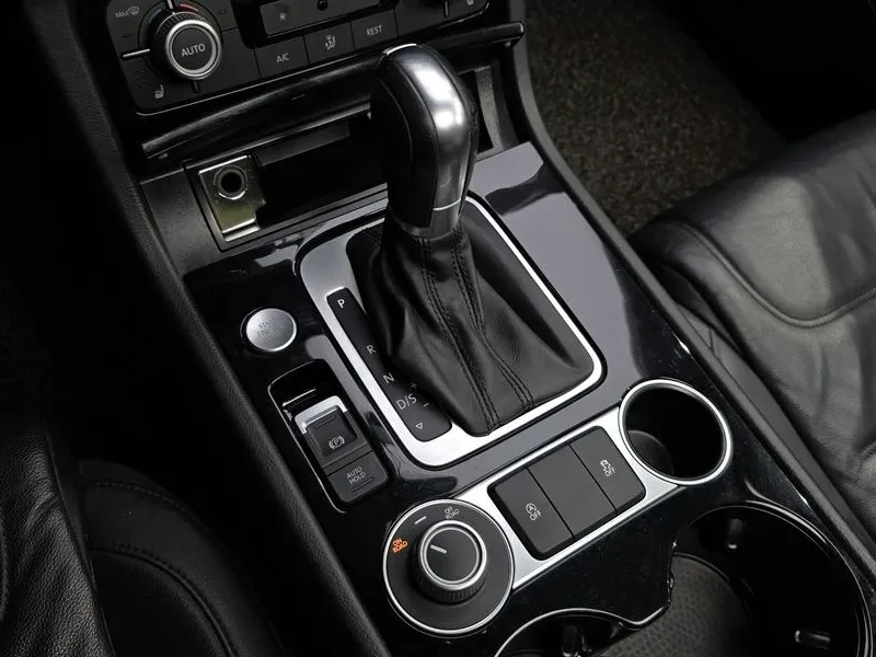 VW Touareg V6 3.0 Tdi Bluemotion 7P5, снимка 9 - Автомобили и джипове - 55101536