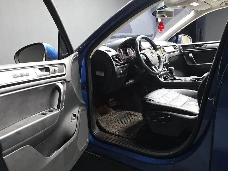VW Touareg V6 3.0 Tdi Bluemotion 7P5, снимка 10 - Автомобили и джипове - 55101536