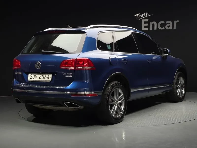 VW Touareg V6 3.0 Tdi Bluemotion 7P5, снимка 2 - Автомобили и джипове - 55101536