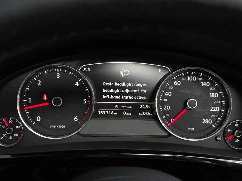 VW Touareg V6 3.0 Tdi Bluemotion 7P5, снимка 8 - Автомобили и джипове - 55101536