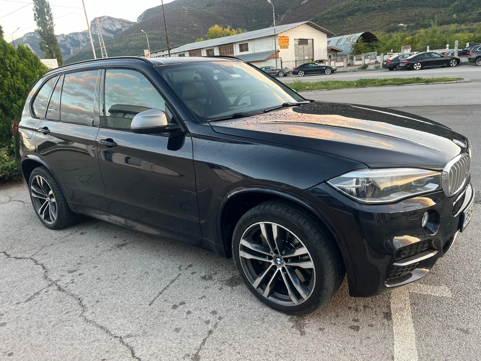 BMW X5 M50D - изображение 2