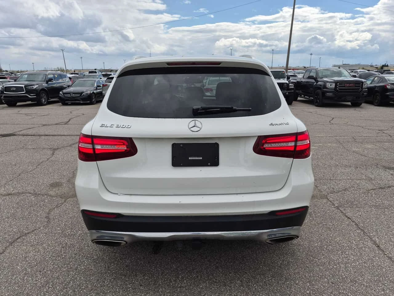 Mercedes-Benz GLC * 300 * ПОДГРЕВ * ВТОРИ ГУМИ * ОТ ПРЕДСТАВИТЕЛСТВО, снимка 4 - Автомобили и джипове - 54468343