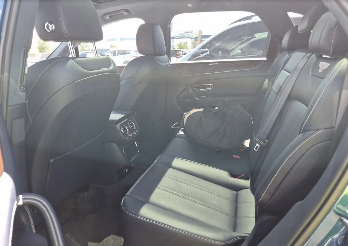 Bentley Bentayga 4.0 V8 * 360 * DISTRONIC * 26279KM * CARFAX * , снимка 6 - Автомобили и джипове - 54964662
