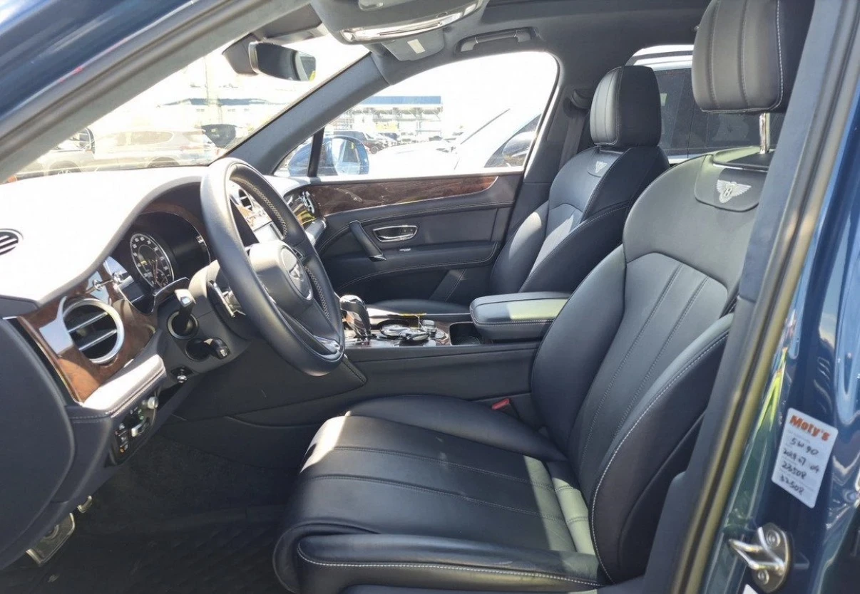 Bentley Bentayga 4.0 V8 * 360 * DISTRONIC * 26279KM * CARFAX * , снимка 4 - Автомобили и джипове - 54964662