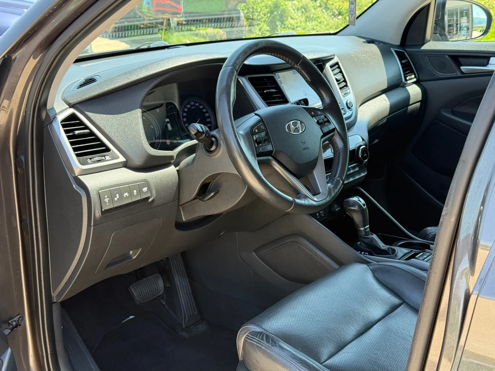 Hyundai Tucson 2.0CRDi 4x4 , снимка 9 - Автомобили и джипове - 55428389