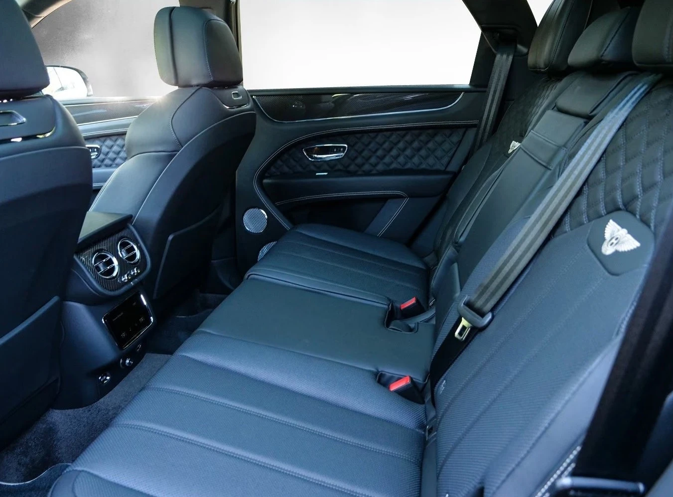 Bentley Bentayga S / V8 / CARBON / NAIM / HUD / 360 / PANO, снимка 16 - Автомобили и джипове - 55950074