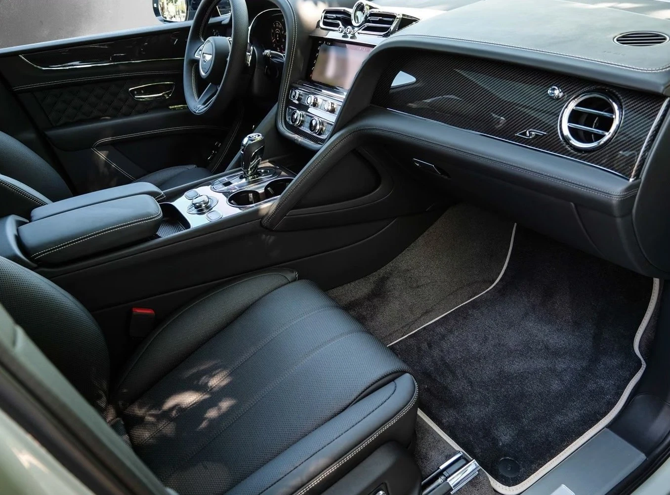 Bentley Bentayga S / V8 / CARBON / NAIM / HUD / 360 / PANO, снимка 15 - Автомобили и джипове - 55950074