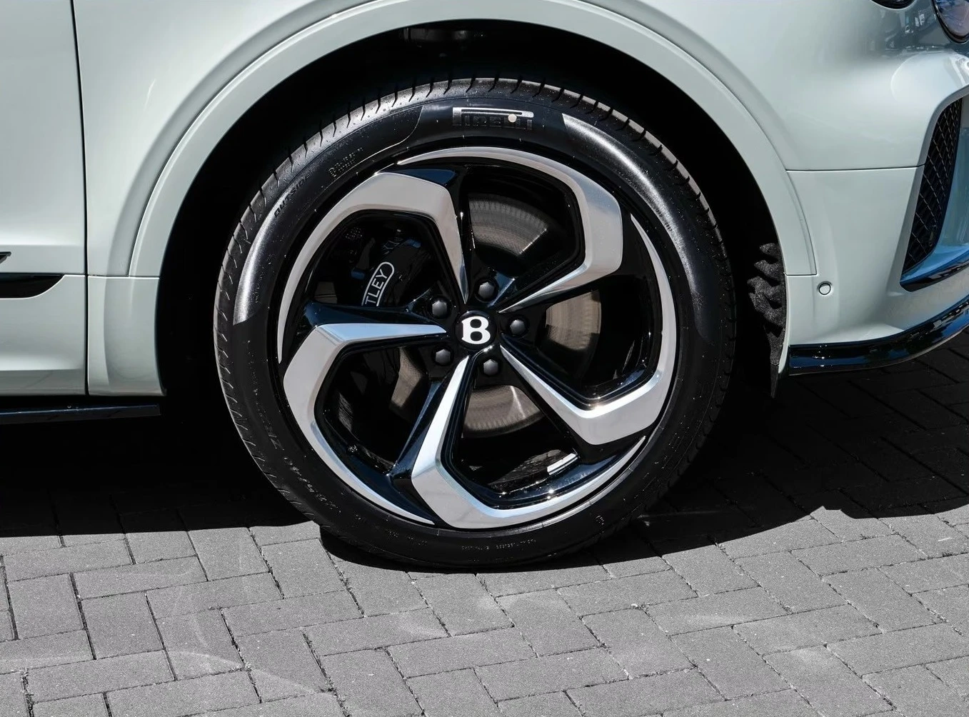 Bentley Bentayga S / V8 / CARBON / NAIM / HUD / 360 / PANO, снимка 5 - Автомобили и джипове - 55950074