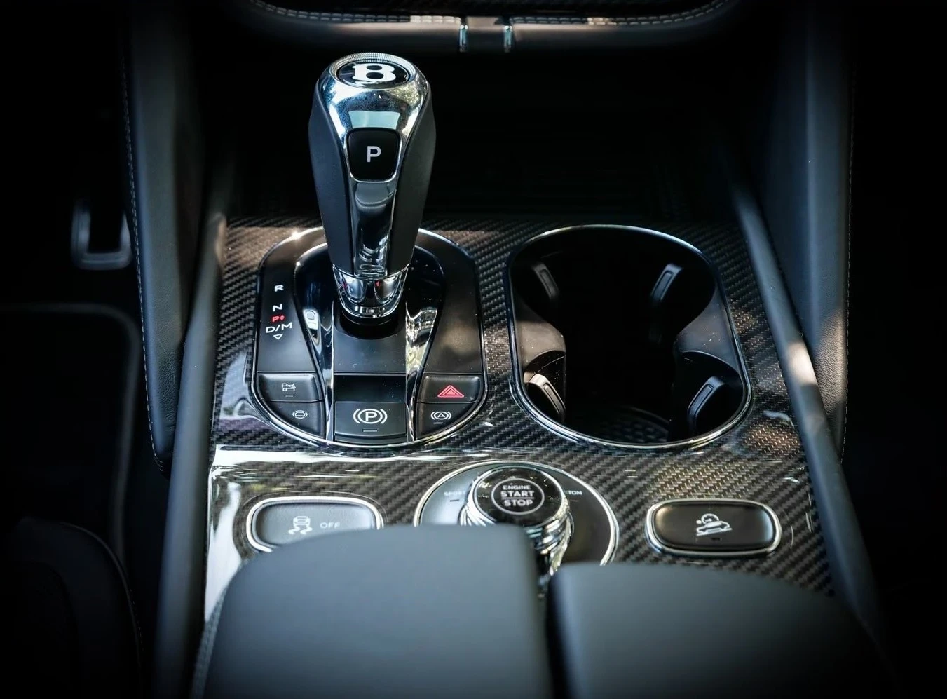 Bentley Bentayga S / V8 / CARBON / NAIM / HUD / 360 / PANO, снимка 13 - Автомобили и джипове - 55950074