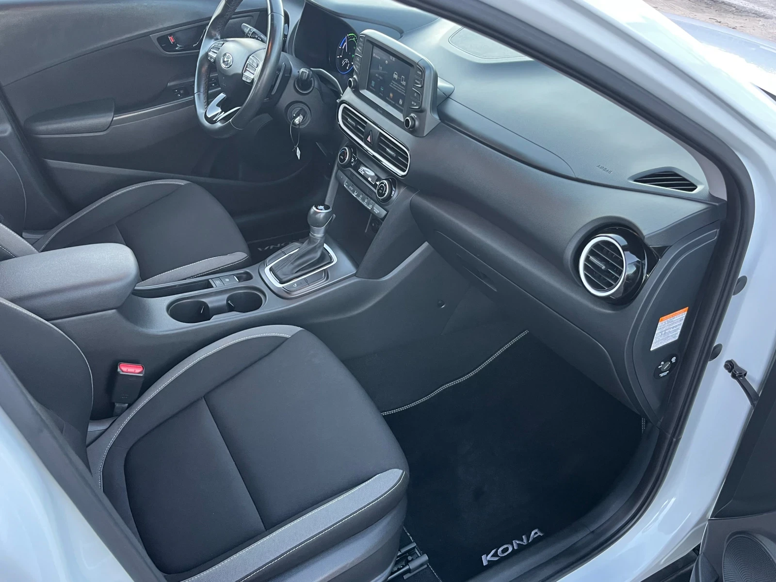 Hyundai Kona 1.6 Hibrid.Като нова.Собствен лизинг!!!, снимка 12 - Автомобили и джипове - 55954549