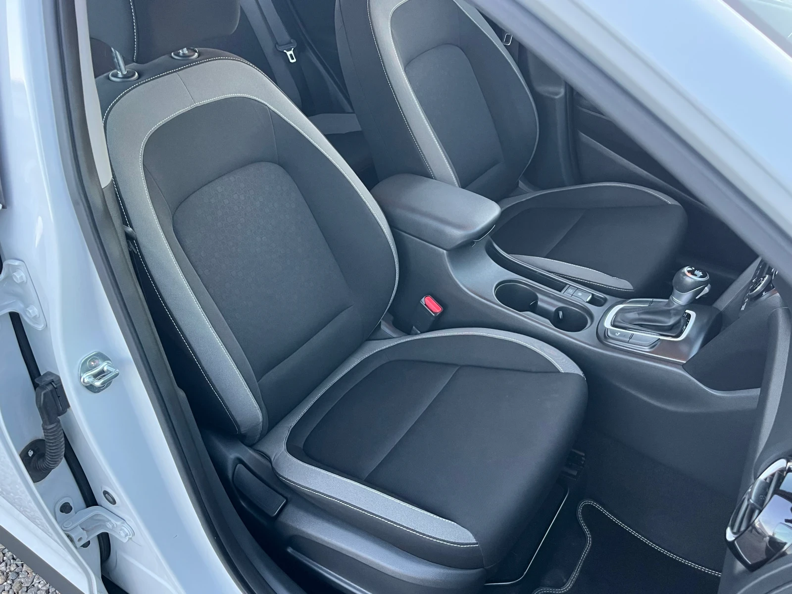 Hyundai Kona 1.6 Hibrid.Като нова.Собствен лизинг!!!, снимка 11 - Автомобили и джипове - 55954549