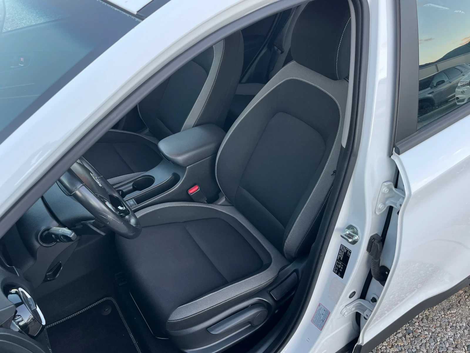 Hyundai Kona 1.6 Hibrid.Като нова.Собствен лизинг!!!, снимка 10 - Автомобили и джипове - 55954549
