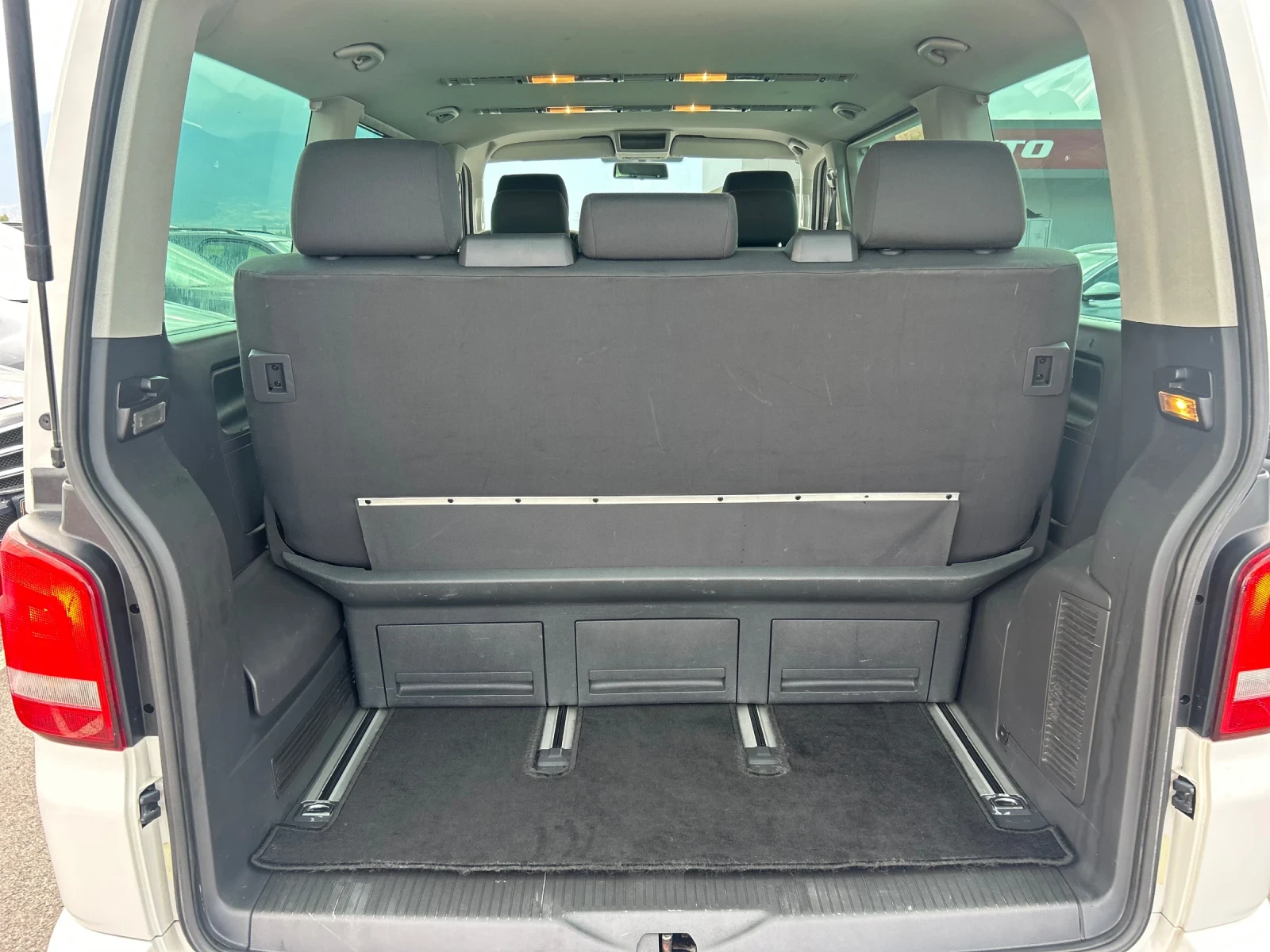 VW Multivan 2.0 TDI 140 hp 2010  - изображение 10