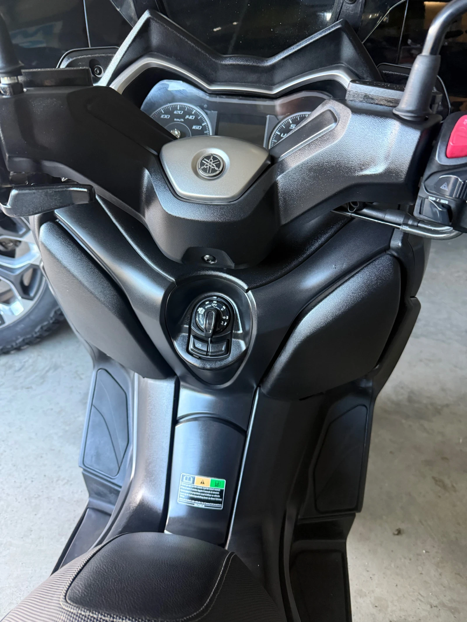 Yamaha X-max 400i-ABS, TCS, снимка 10 - Мотоциклети и мототехника - 56506948