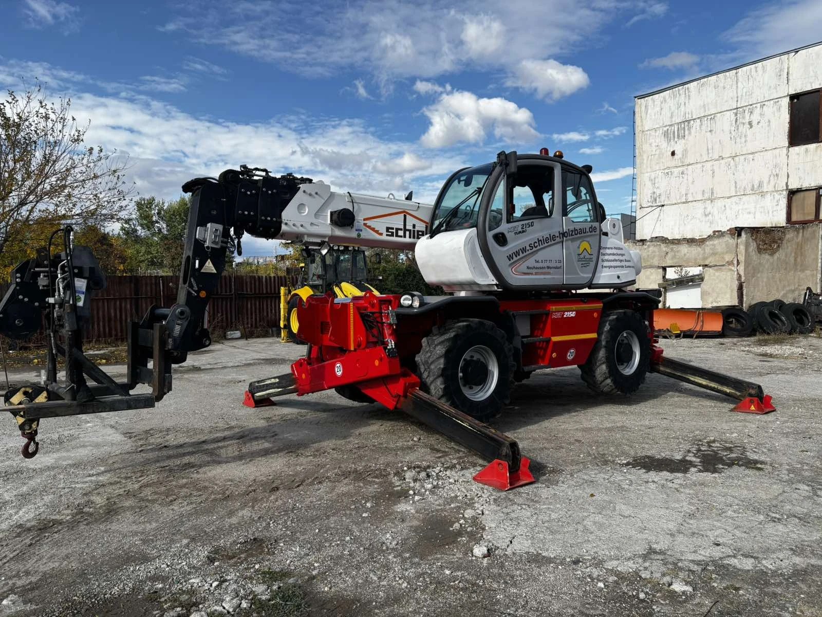 Телескопични товарачи Manitou MRT 2150