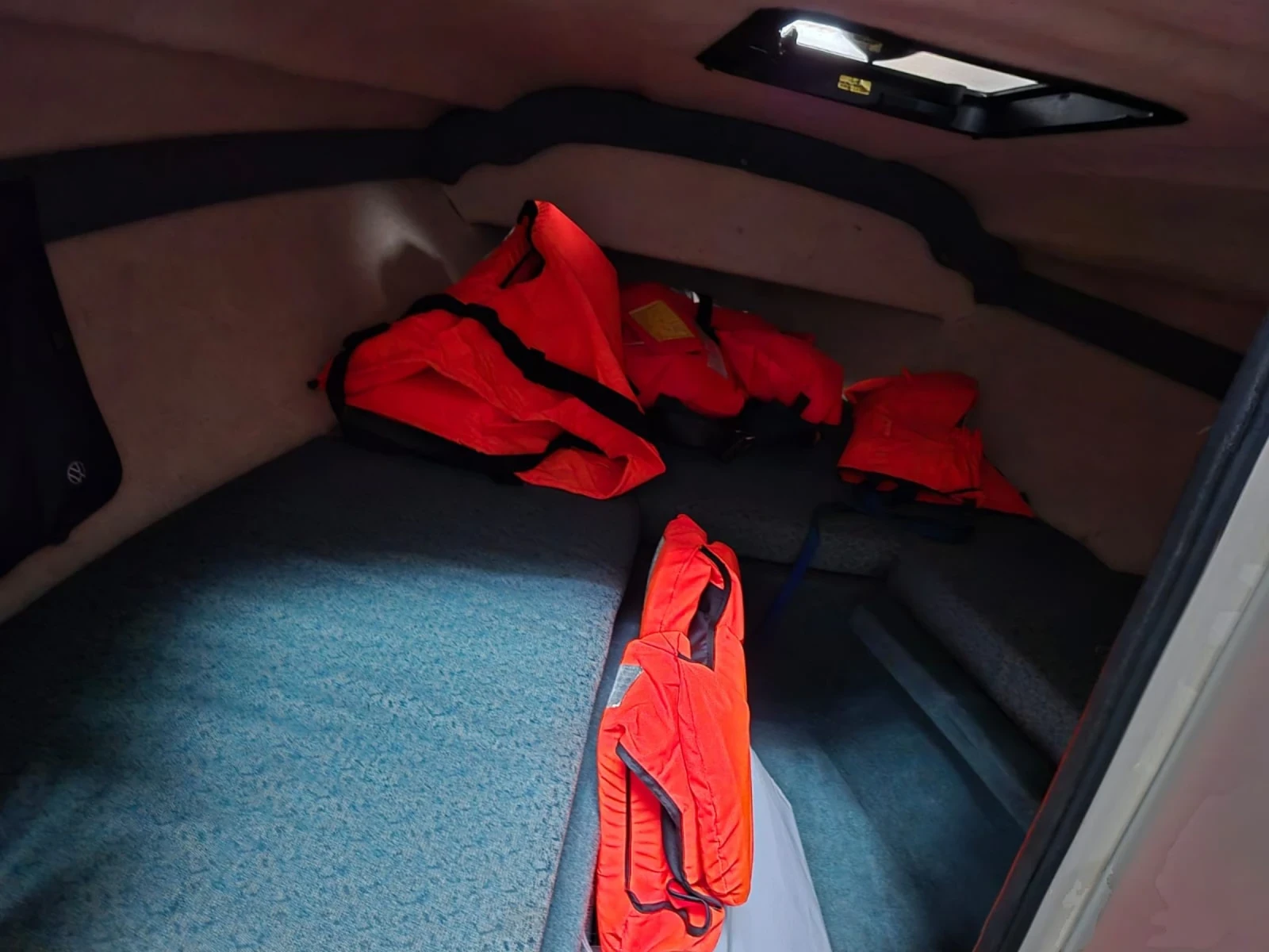 Лодка Bayliner Bayliner Capri 1802, снимка 9 - Воден транспорт - 53981825