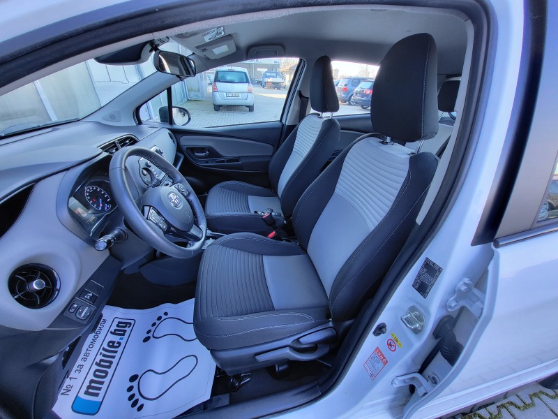 Toyota Yaris HIBRID**, снимка 10 - Автомобили и джипове - 43562756