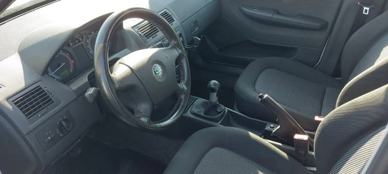 Skoda Fabia, снимка 8 - Автомобили и джипове - 47917863