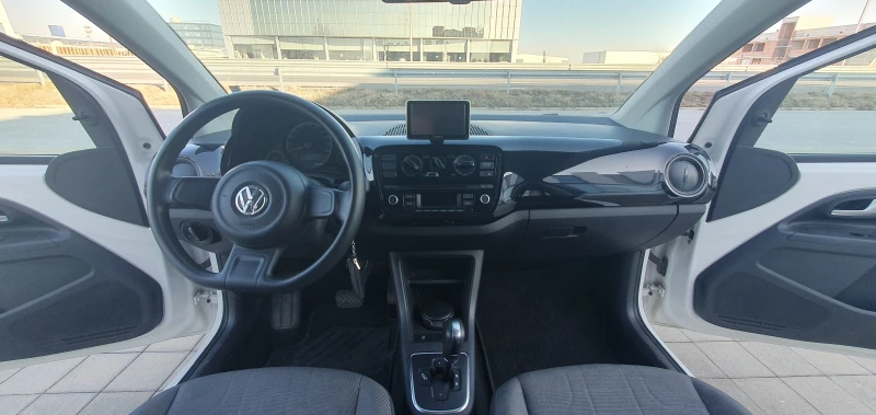 VW Up 1.0i, снимка 10 - Автомобили и джипове - 48619719