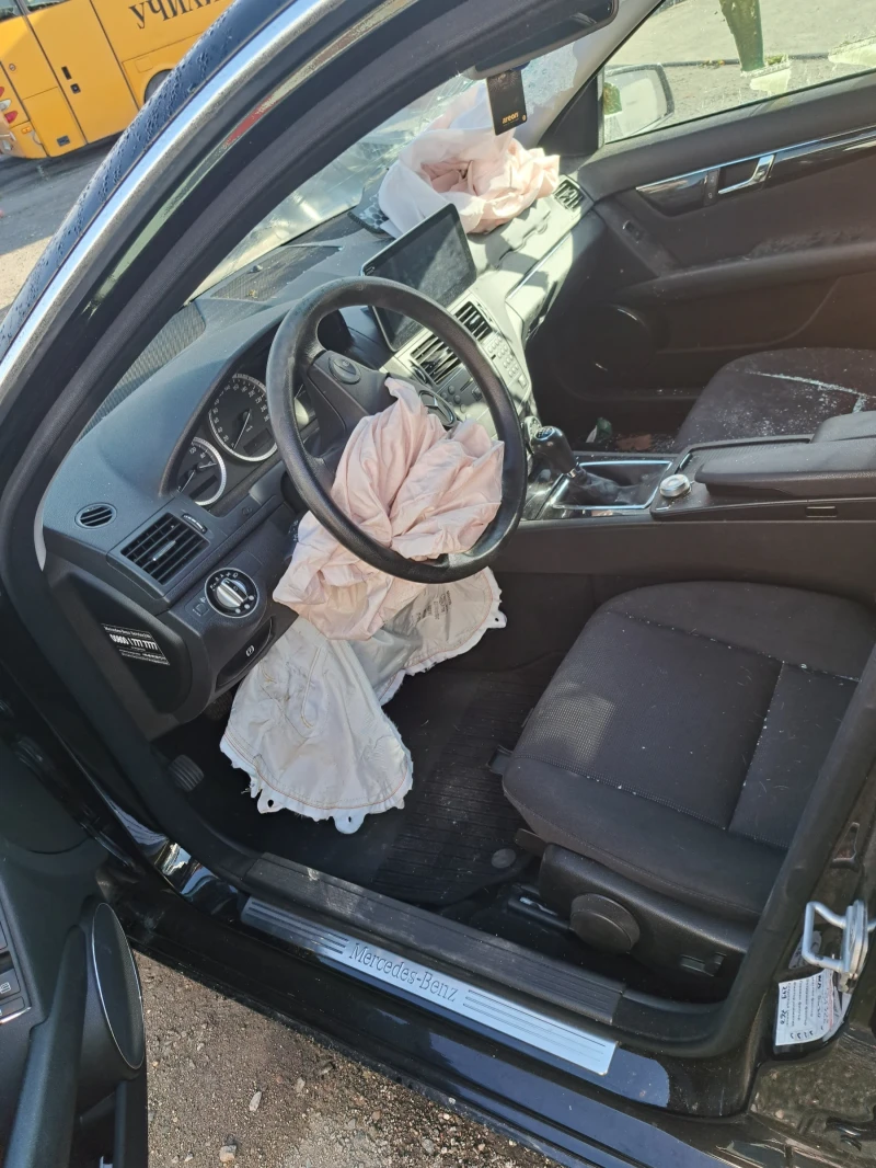 Mercedes-Benz C 220, снимка 4 - Автомобили и джипове - 52884752