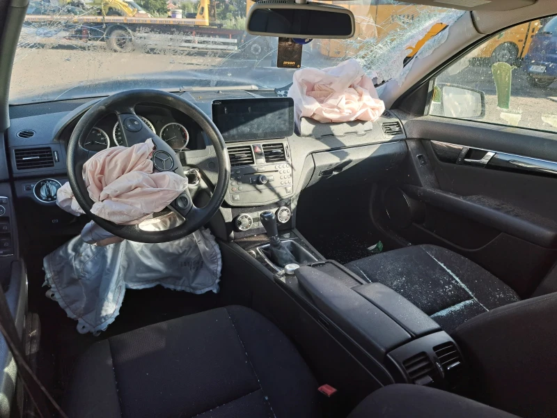 Mercedes-Benz C 220, снимка 3 - Автомобили и джипове - 52884752