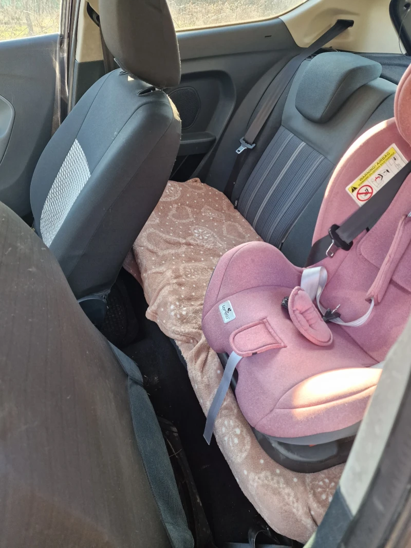 Ford Fiesta MK7, снимка 12 - Автомобили и джипове - 53170184