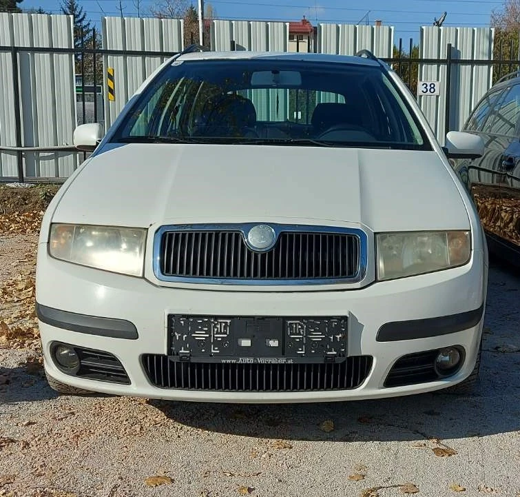 Skoda Fabia, снимка 5 - Автомобили и джипове - 47917863