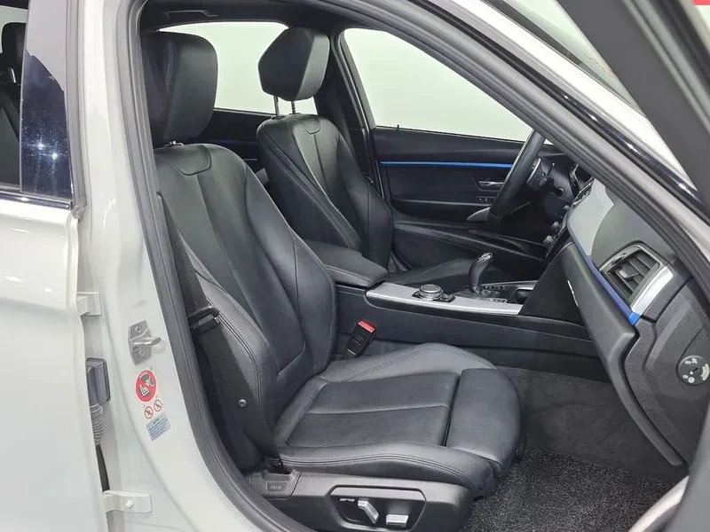 BMW 320 i M Sports - САМО 30% АВАНС, снимка 11 - Автомобили и джипове - 55896892