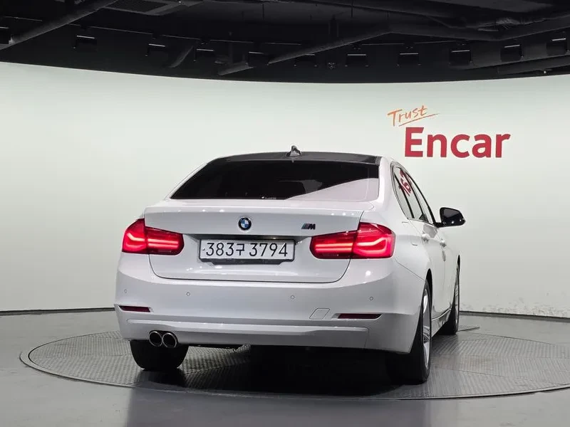 BMW 320 i M Sports - САМО 30% АВАНС, снимка 4 - Автомобили и джипове - 55896892