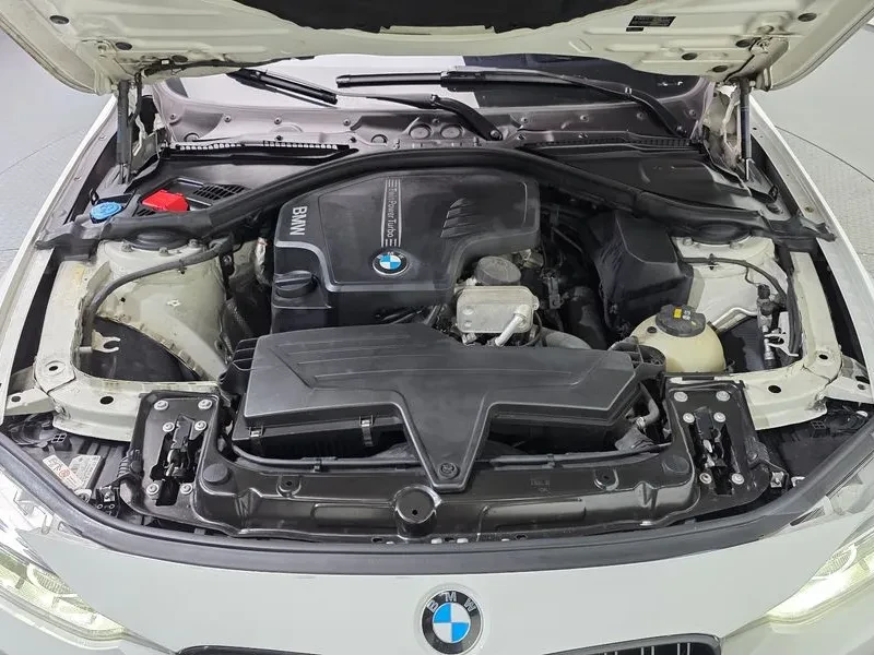 BMW 320 i M Sports - САМО 30% АВАНС, снимка 6 - Автомобили и джипове - 55896892