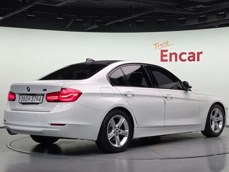 BMW 320 i M Sports - САМО 30% АВАНС, снимка 2 - Автомобили и джипове - 55896892