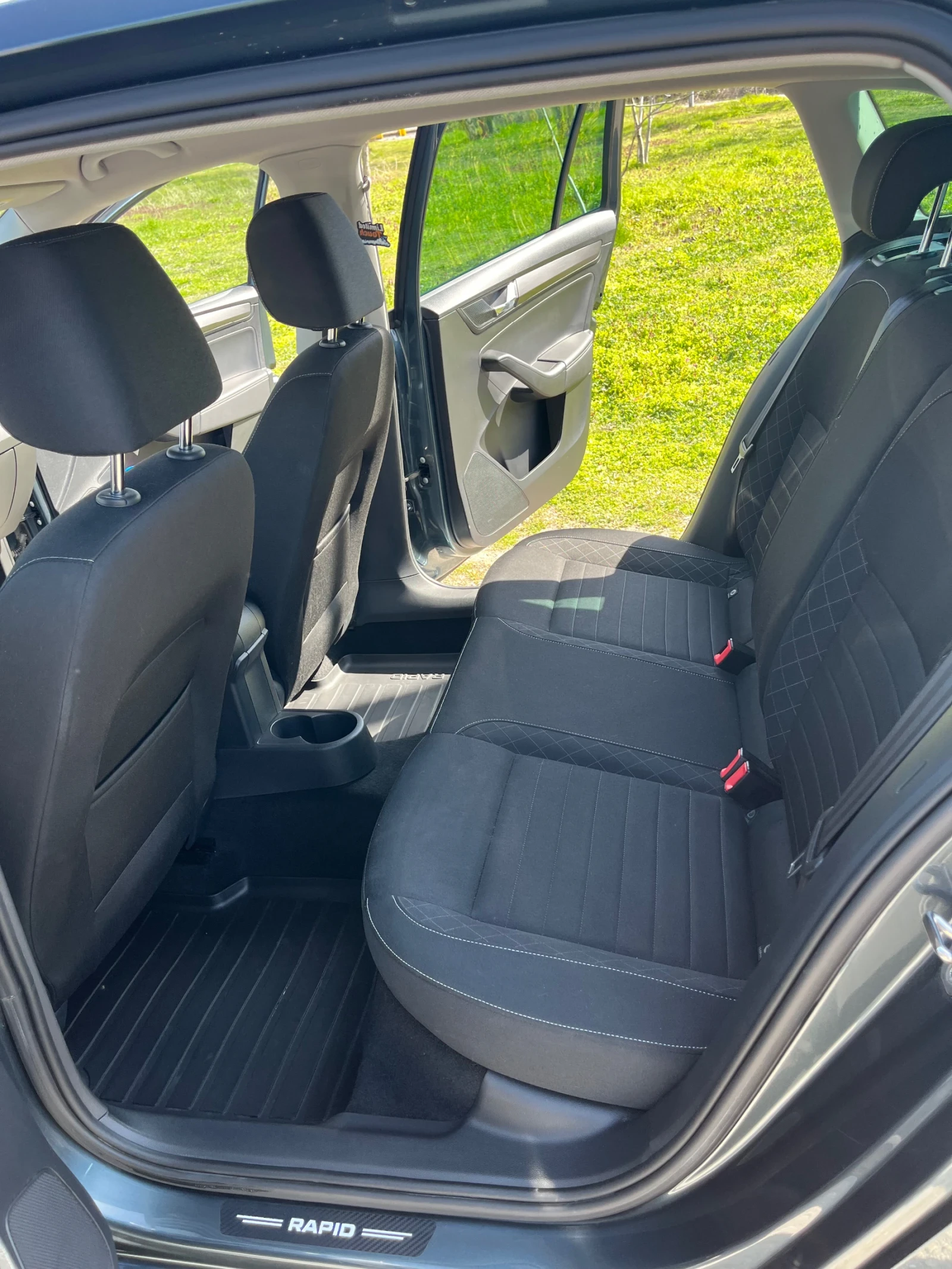 Skoda Rapid, снимка 11 - Автомобили и джипове - 53851672