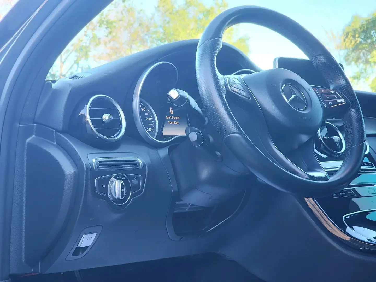 Mercedes-Benz C 400 AMG PACK* 4MATIC* CARFAX* АВТО КРЕДИТ* , снимка 14 - Автомобили и джипове - 54027527