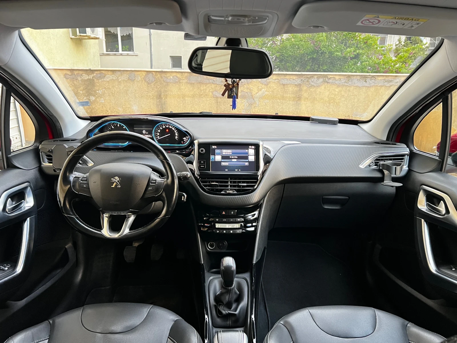 Peugeot 2008 Facelift 1.6 Blue HDI , снимка 11 - Автомобили и джипове - 54940602