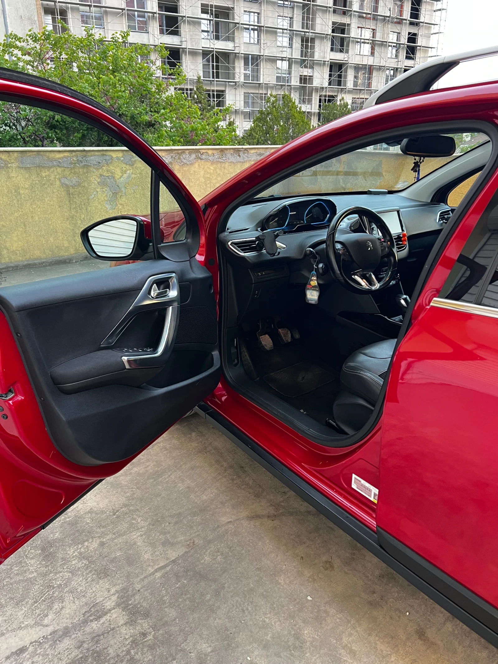 Peugeot 2008 Facelift 1.6 Blue HDI , снимка 7 - Автомобили и джипове - 54940602