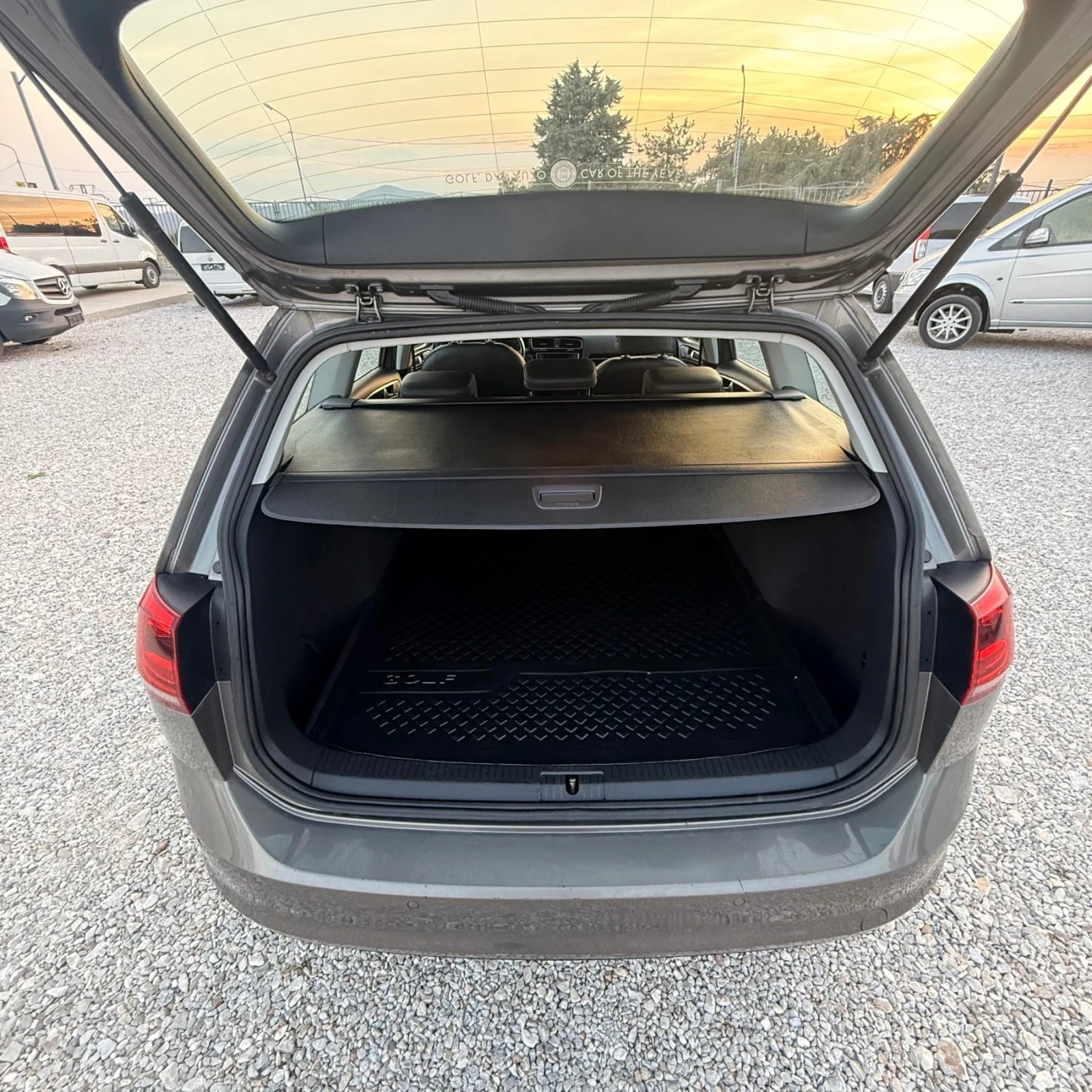 VW Golf ЛИЗИНГ-1.6TDi-Масаж-Климатроник, снимка 8 - Автомобили и джипове - 56115732