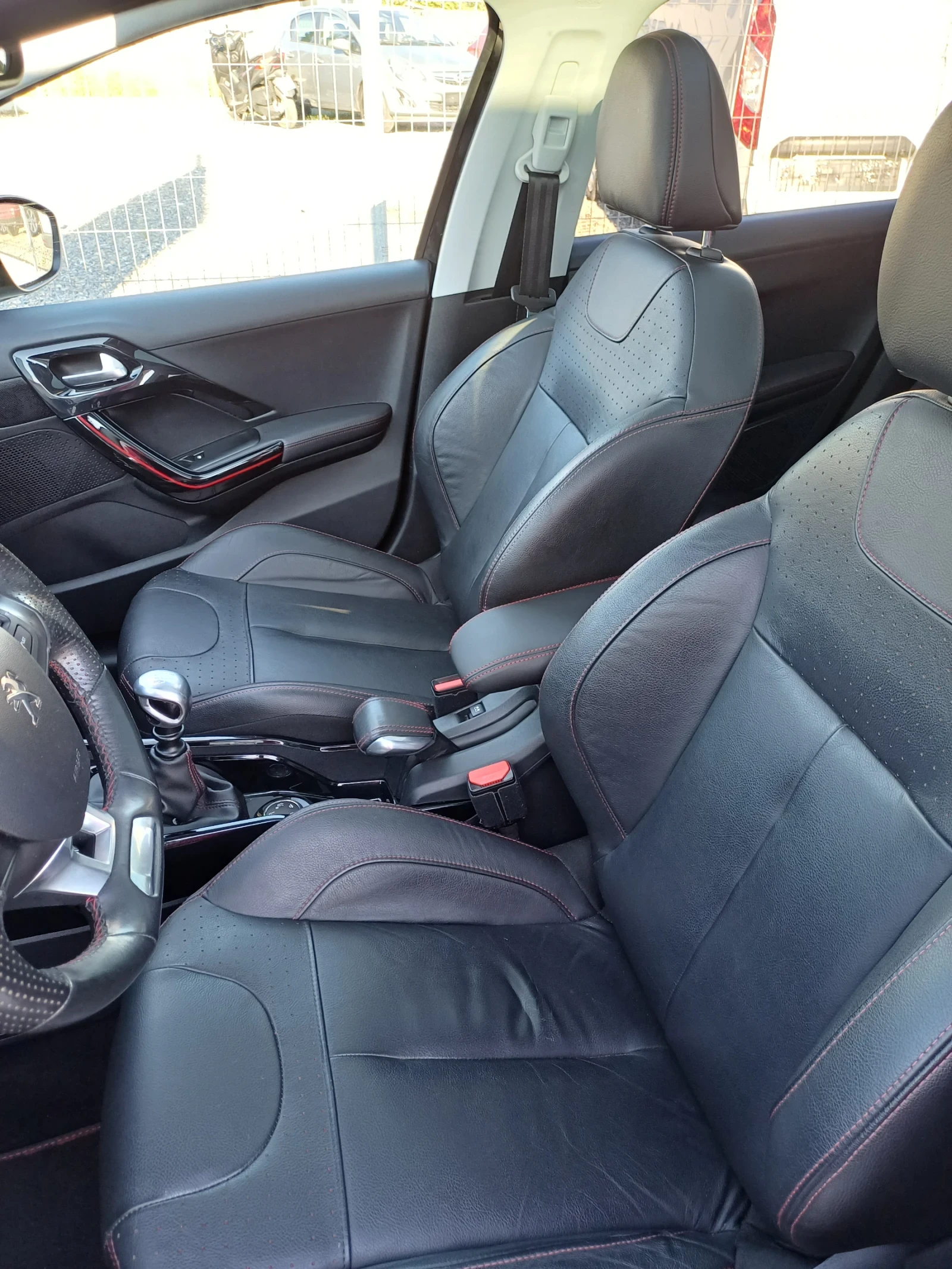 Peugeot 2008 1.2 Turbo GTLine 131hp, снимка 9 - Автомобили и джипове - 56127810