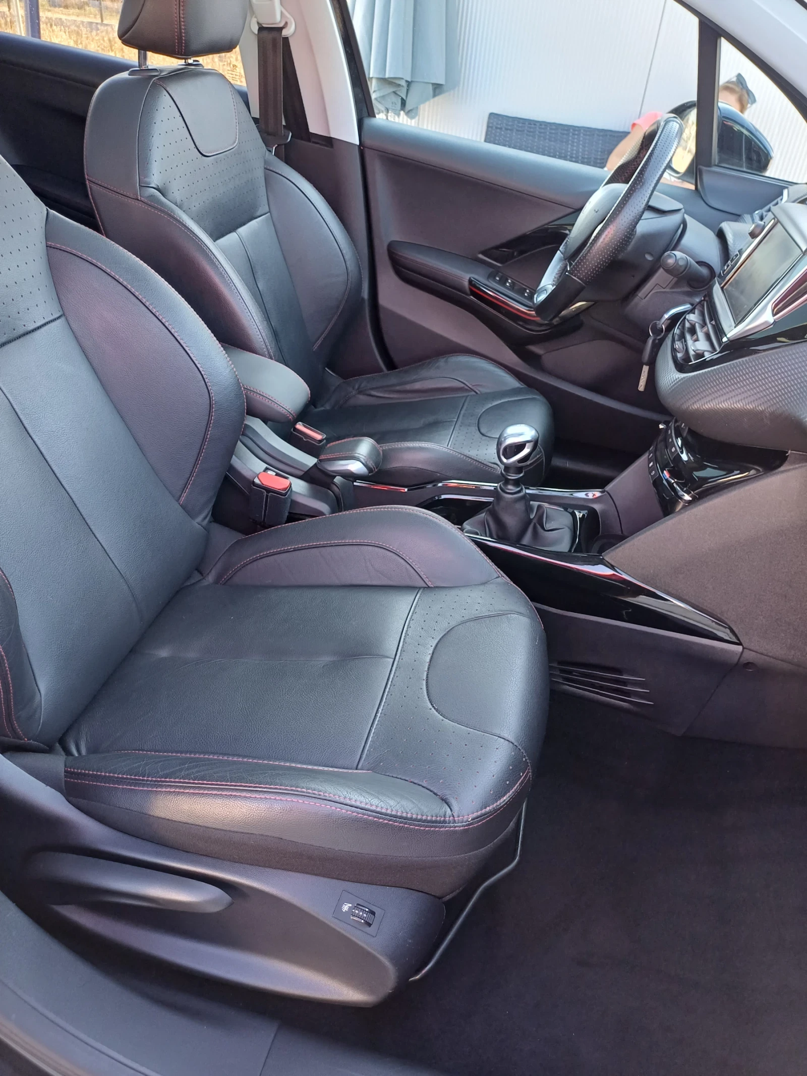 Peugeot 2008 1.2 Turbo GTLine 131hp, снимка 8 - Автомобили и джипове - 56127810