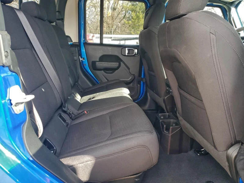 Jeep Gladiator Sport, снимка 10 - Автомобили и джипове - 53302972