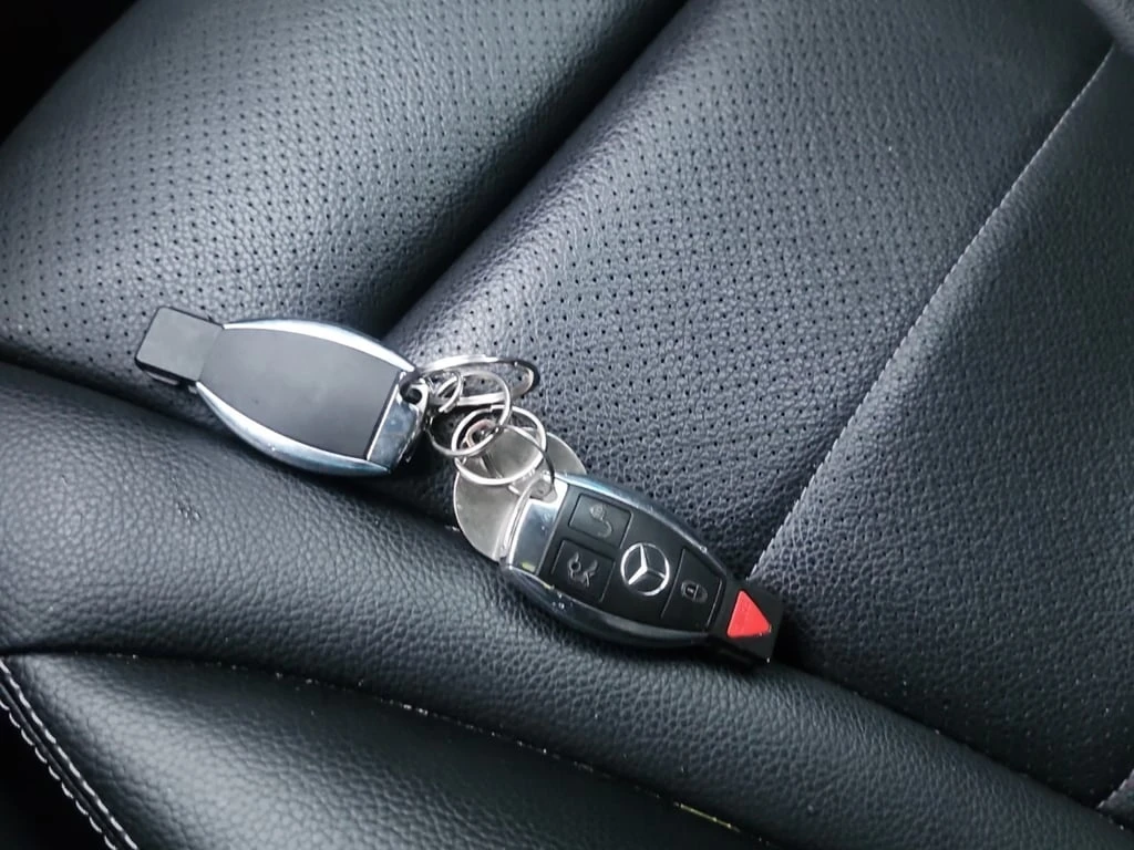 Mercedes-Benz GLC * 300 * CARFAX * ФИНАНСИРАНЕ - изображение 8