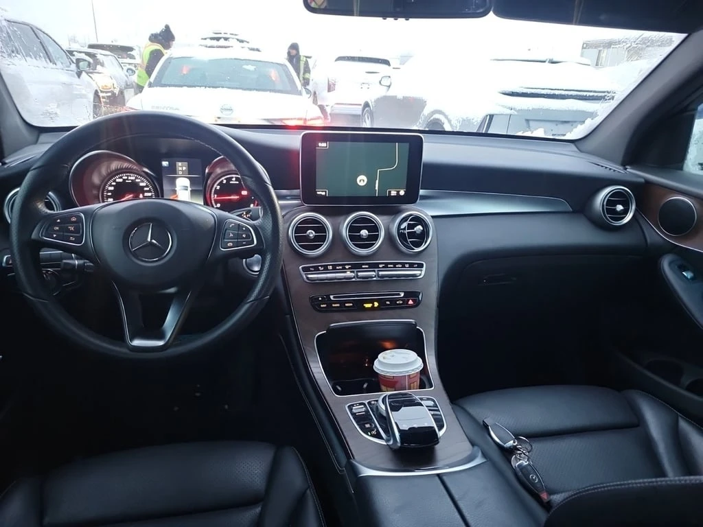 Mercedes-Benz GLC * 300 * CARFAX * ФИНАНСИРАНЕ - изображение 10