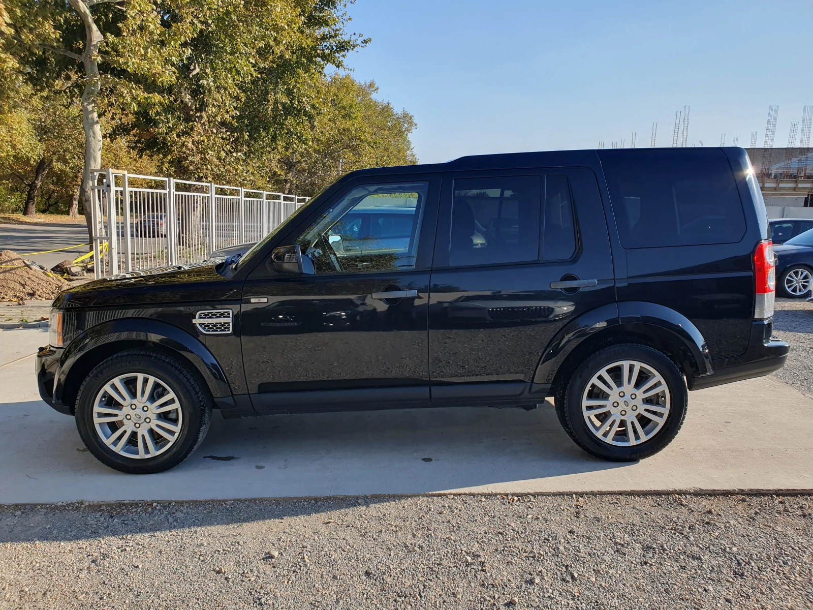 Land Rover Discovery, снимка 4 - Автомобили и джипове - 54005425