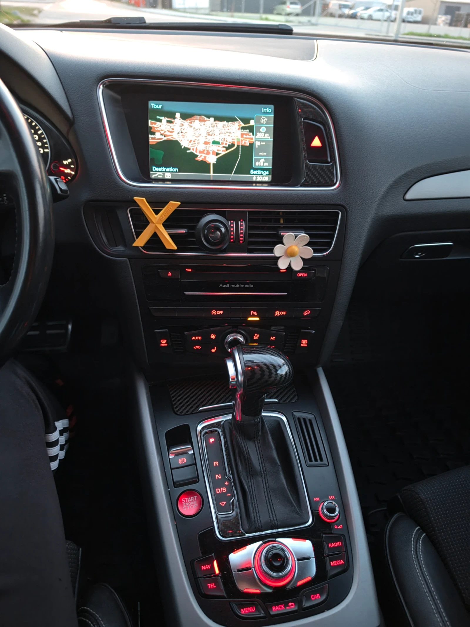 Audi Q5 2.0 TDI FACE , снимка 9 - Автомобили и джипове - 54117877