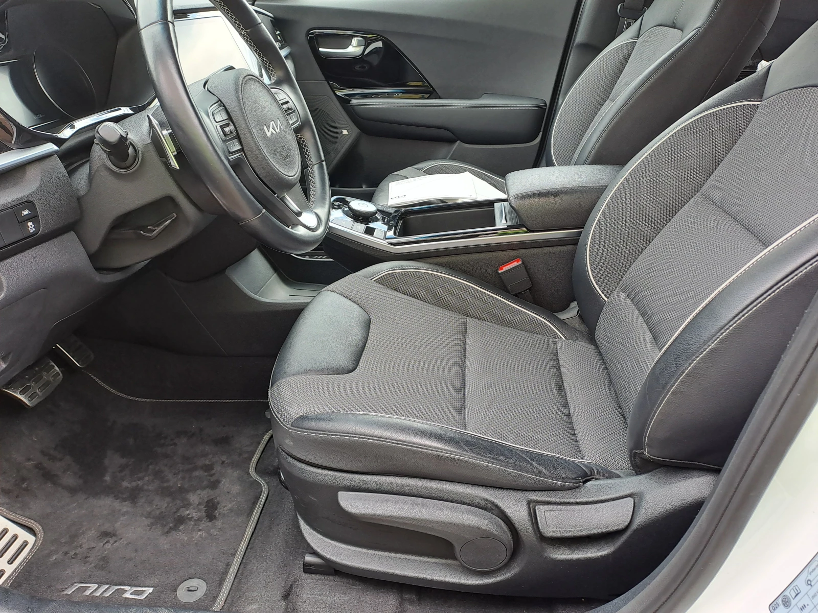 Kia Niro, снимка 11 - Автомобили и джипове - 54139769