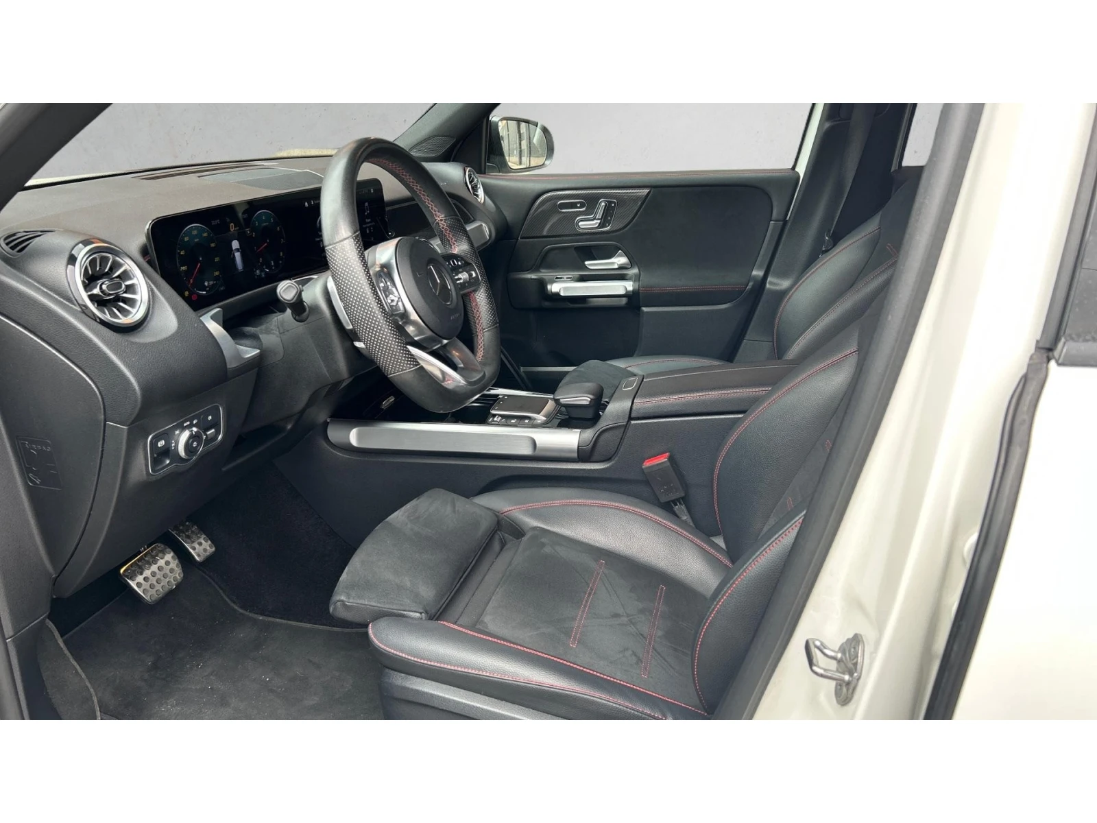 Mercedes-Benz GLB 250  4Matic 6+ 1 AMG Line, Месечна вноска от 535  , снимка 9 - Автомобили и джипове - 54881891
