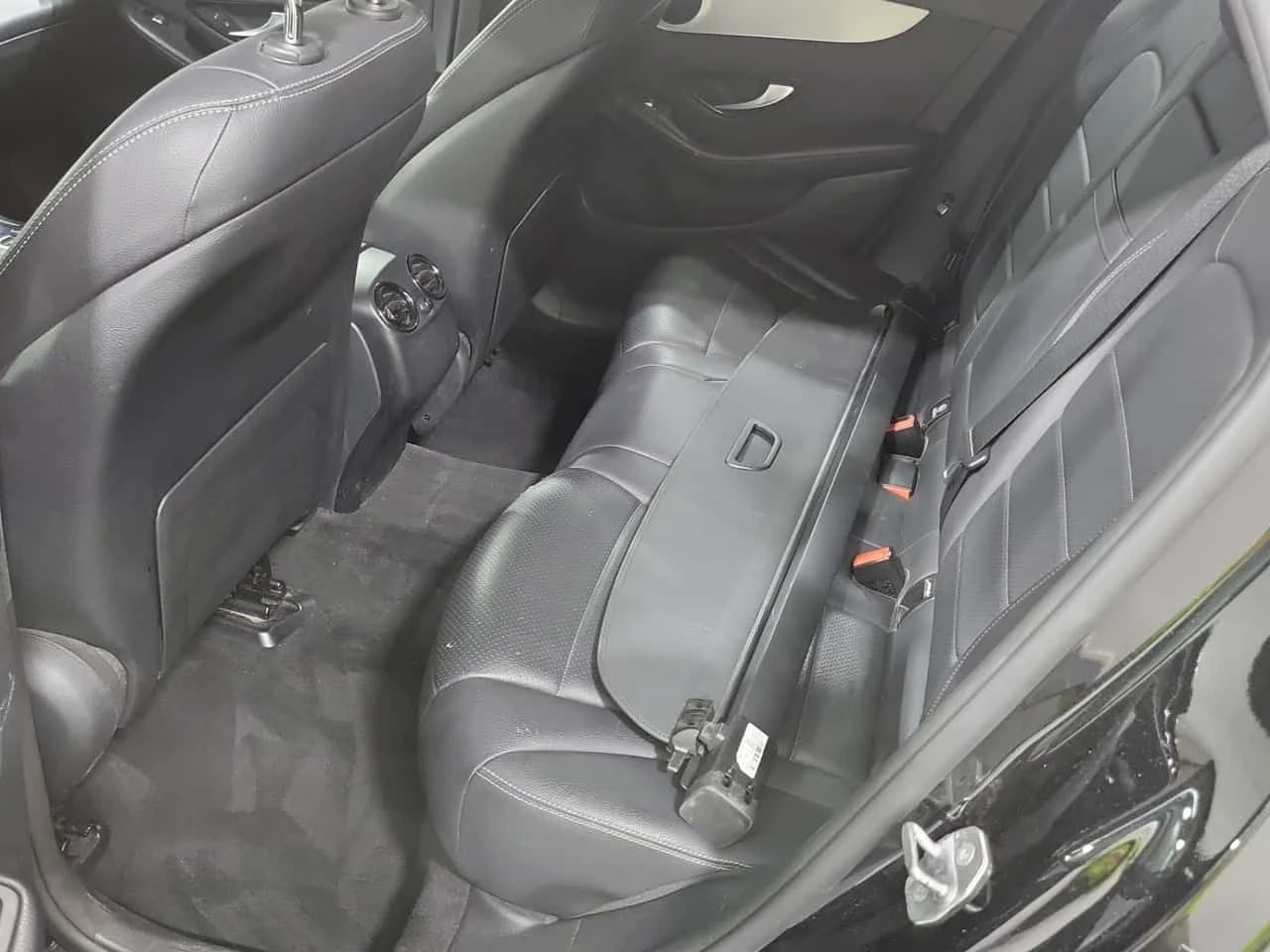 Mercedes-Benz GLC 300 * CARFAX * ОПЦИЯ ЗА АВТОКРЕДИТ * , снимка 12 - Автомобили и джипове - 55547788