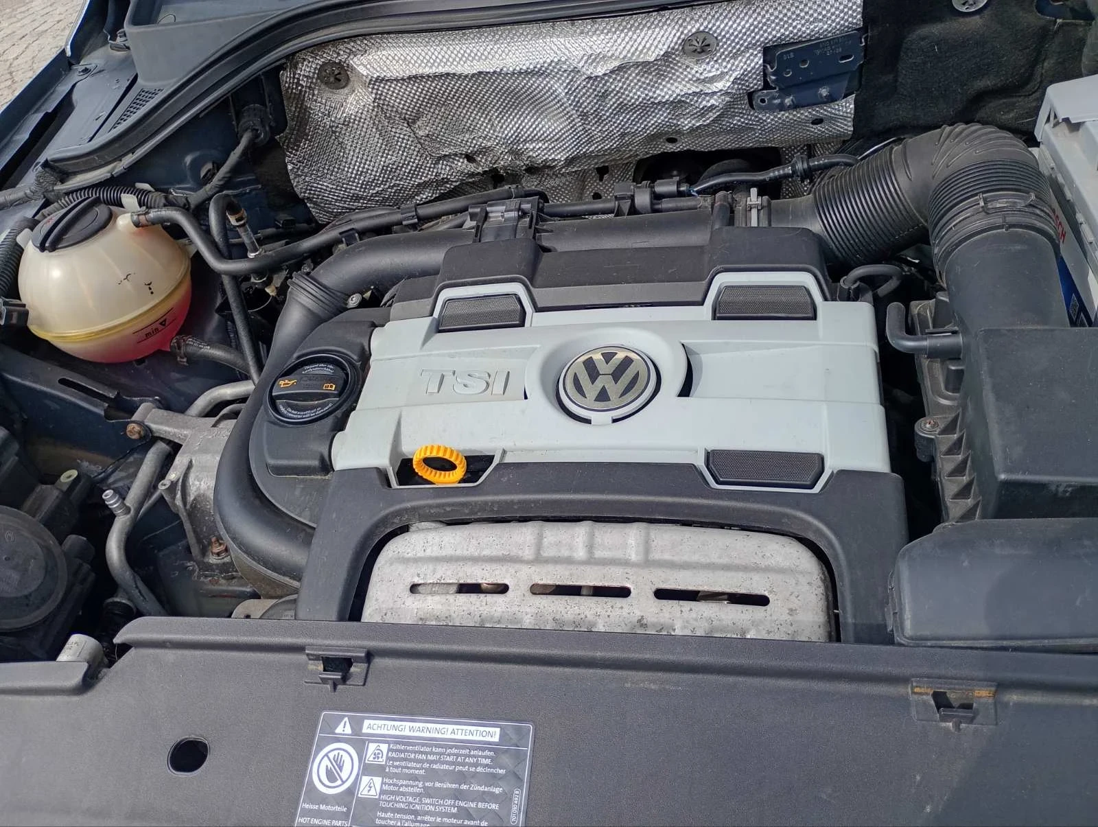 VW Tiguan, снимка 11 - Автомобили и джипове - 56162040