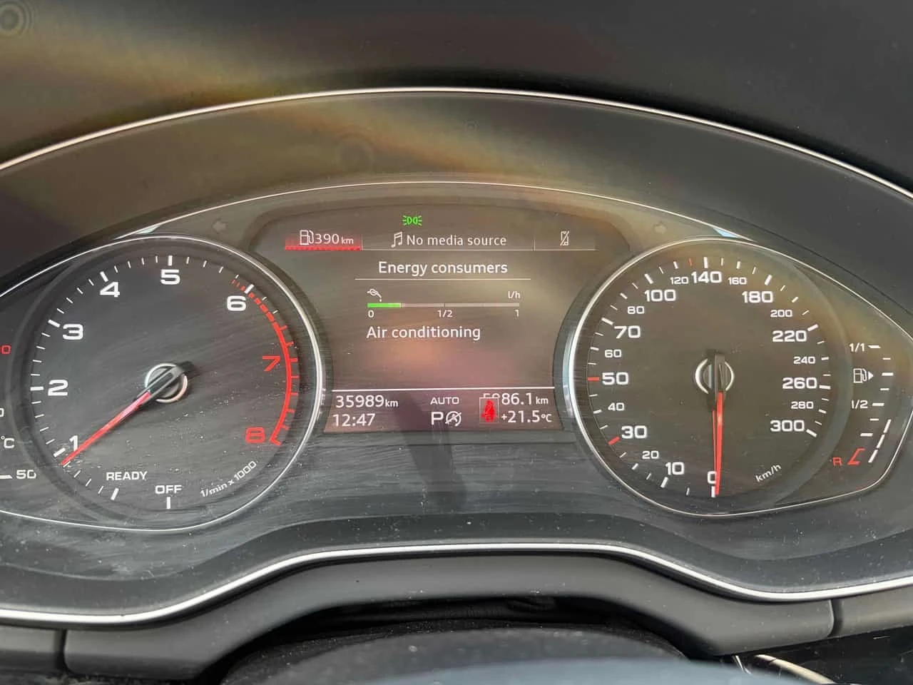 Audi Q5 * Komfort * CARFAX * ОПЦИЯ ЗА ФИНАНСИРАНЕ, снимка 8 - Автомобили и джипове - 56223519