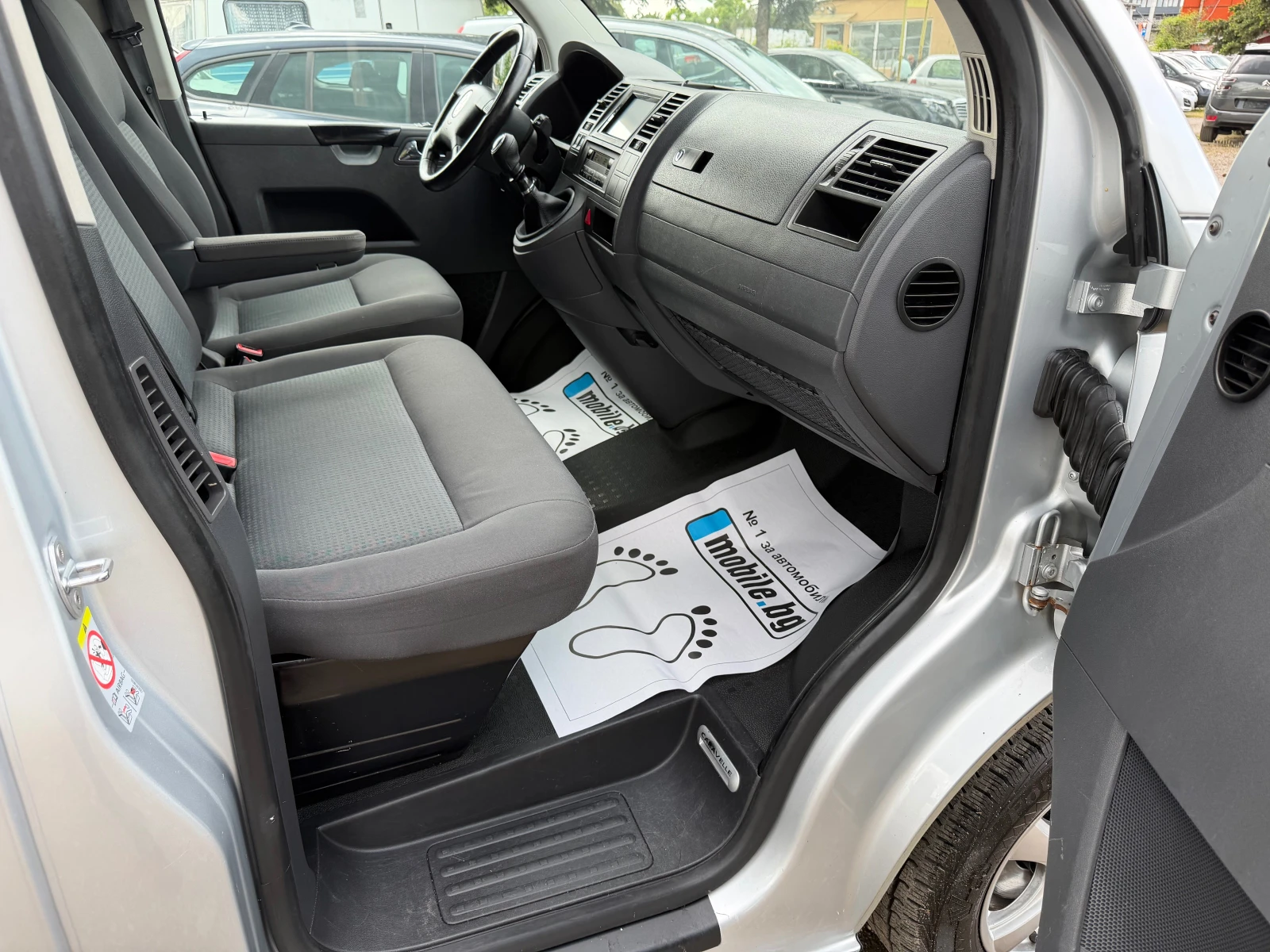VW Caravelle 2.5TDi, 9местен, дълга база, снимка 8 - Бусове и автобуси - 54579539