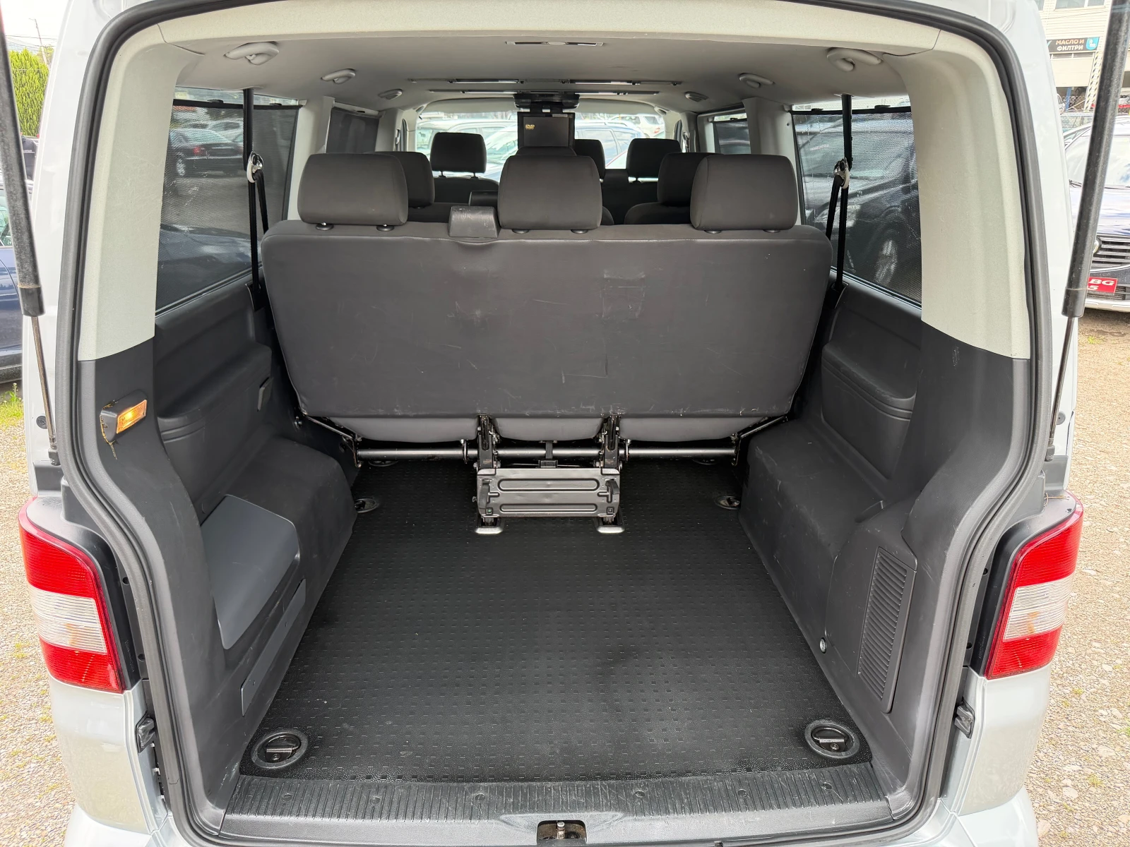 VW Caravelle 2.5TDi, 9местен, дълга база, снимка 13 - Бусове и автобуси - 54579539